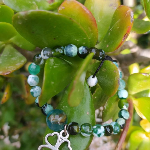 Handmade bracelet with dyed agate and symbol made to order