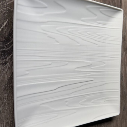 Yalco white platter 26 cm like new, modern design