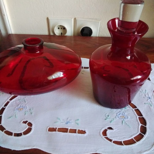 Red bottle and vase set like new, semi-crystal
