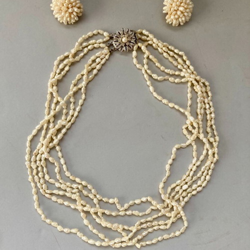 Vintage 1960s pearl set used, necklace and clip-on earrings