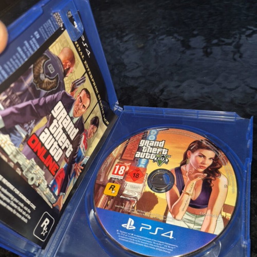 Grand Theft Auto V PS4 game like new