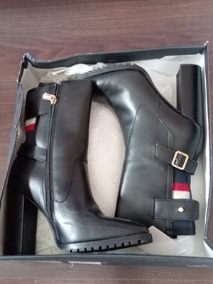 Μποτάκια Tommy Hilfiger με ψηλό τακούνι, καινούργια, νούμερο 39, μαύρα
