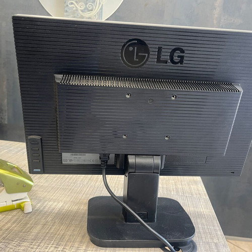 LG Flatron L192WS-SN 19” Monitor like new