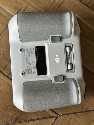 DJI RC Controller σαν καινούργιο με τζαμάκι προστασίας και κάρτα SD 64GB