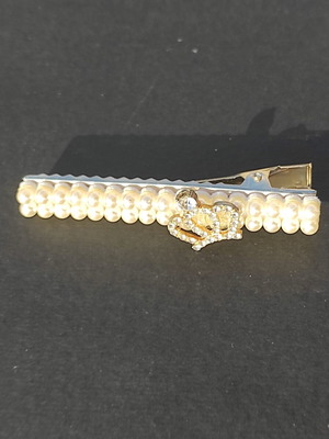 Hair clip with rhinestones like new, pearl imitation and crown detail