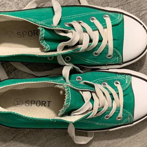 Children's athletic shoes used, size 34, petrol color