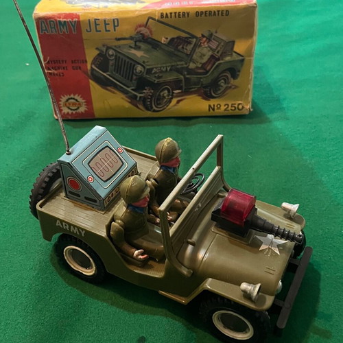 Lyra Jeep battery toy like new in box