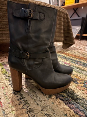 Μποτάκια Tsakiris Mallas δερμάτινα σαν καινούργια, μέγεθος 36, μαύρα