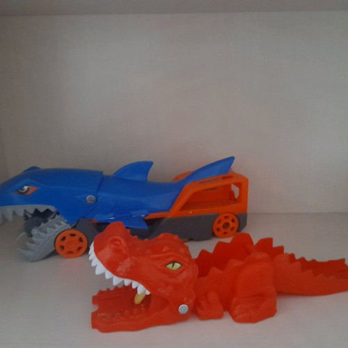 Hot Wheels Teratomachoi like new, set of 2 pieces