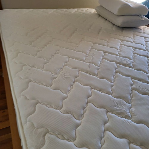 Double bed with elevated frame and Imperial Strom orthopedic mattress 160x200, like new