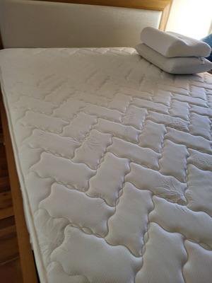 Double bed with elevated frame and Imperial Strom orthopedic mattress 160x200, like new