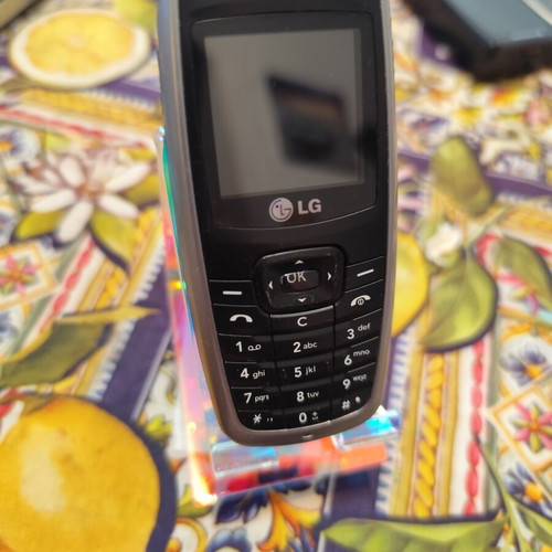LG KG110 phone like new, black