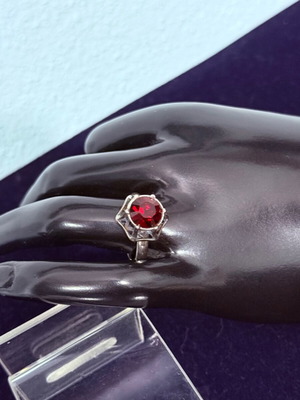 Silver Gothic Jenavi ring new, red