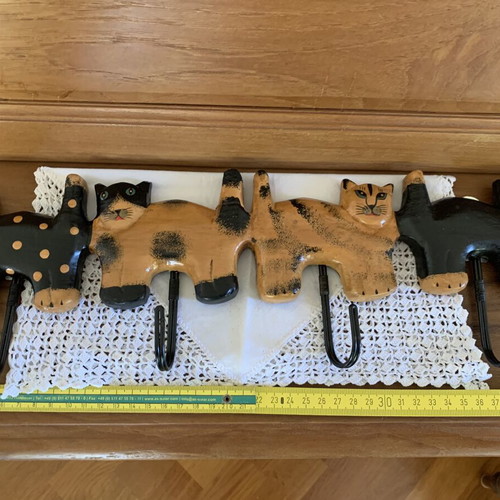 Wooden hanger with four carved cats, handmade, new