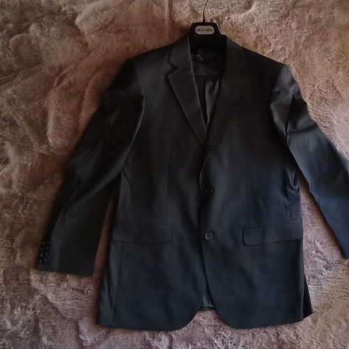 Bizzaro men's suit like new, black