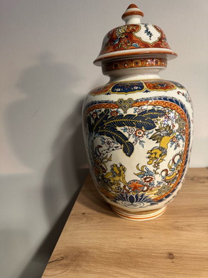 Italian porcelain vase 1970 like new