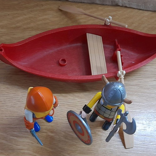 Playmobil set 3156 used with missing parts on boat