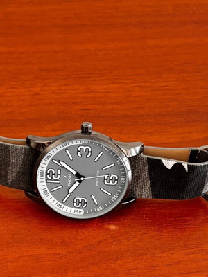 Thorton 9004121 watch like new with fabric strap and 30m water resistance