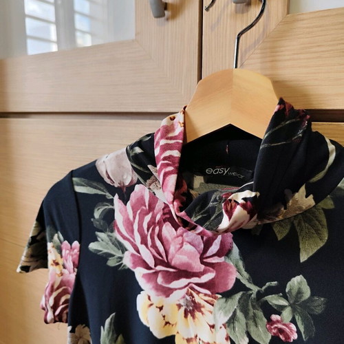 Blouse dress with slight turtleneck, short sleeves, airy, size L, like new