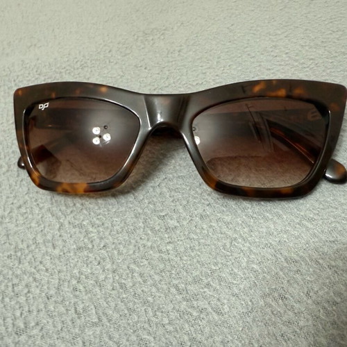 Ojo sunglasses like new