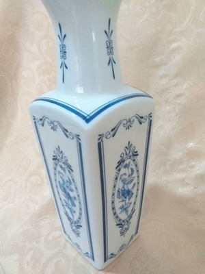 Bavarian porcelain vase used