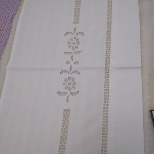 Cutwork table linen handmade like new, 39x54 cm