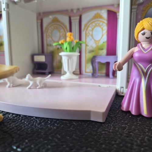 Playmobil Game Box "Πριγκιπικό Παλάτι" used with accessories