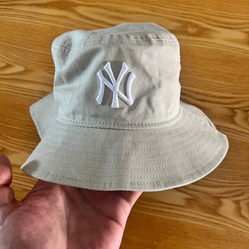 New Era bucket hat medium beige like new