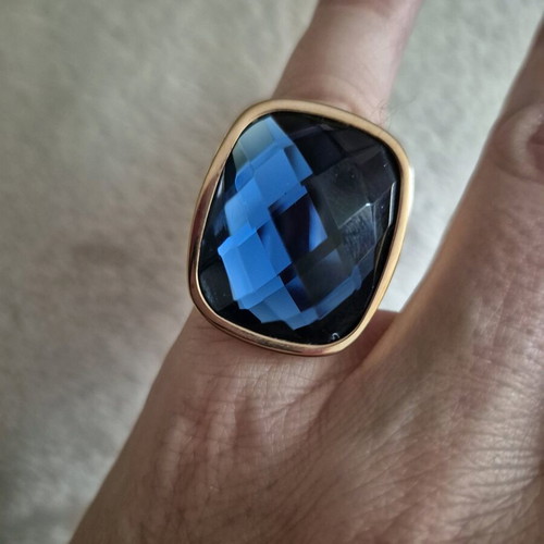 Ring with blue stone like new, gold-colored