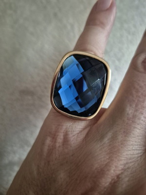 Ring with blue stone like new, gold-colored