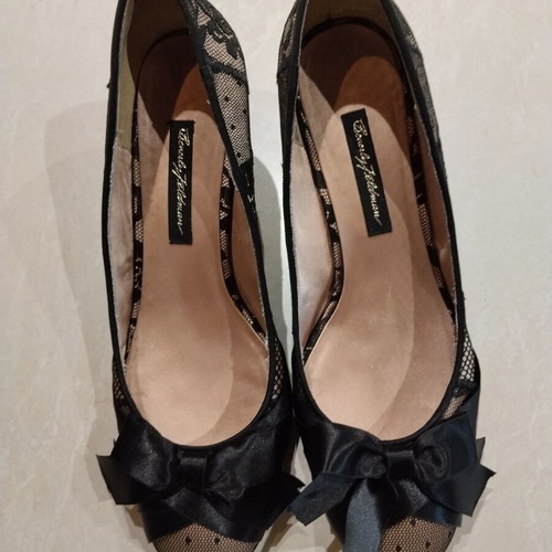 Beverly Feldman pumps with satin and lace, black and soft pink