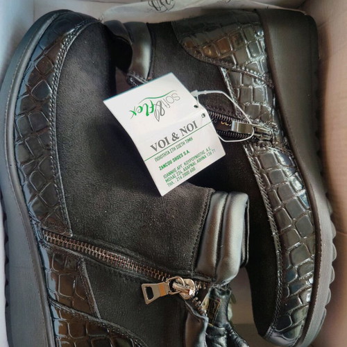 Voi & Noi ankle boots new with tag, size 38, black with zippers