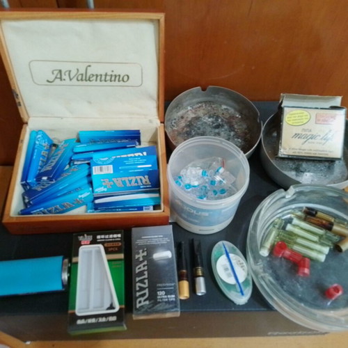 Smoking accessories set like new with Rizla papers, filters, ashtrays