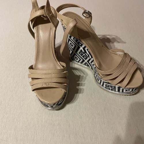 Platform sandals used, beige with black and white pattern, size 37