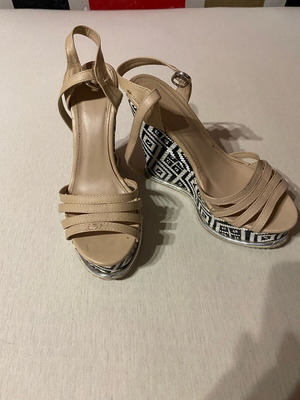 Platform sandals used, beige with black and white pattern, size 37