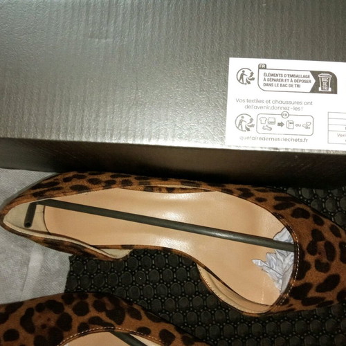 Snake Woman Shoes size 39 new, colorful faux snake leather