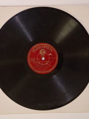 Parlophon 78 RPM Record used with "Kourastika Na S' Agapo" and "Violi Tsiggano"
