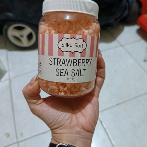 Silky Soft bath salts new, strawberry and jasmine scent