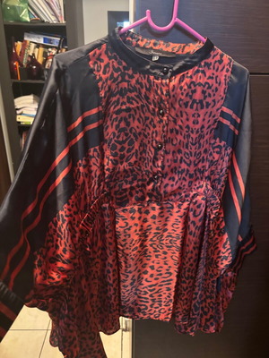 Junona shirt like new, black and red with striking design