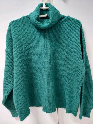 Women's turtleneck sweater thick knit warm like new