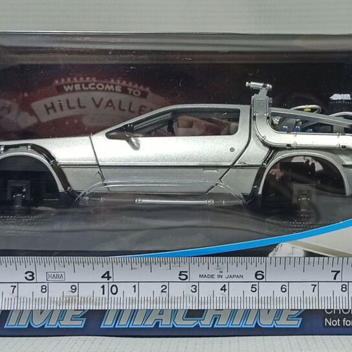 Welly Back to the Future II Time Machine DeLorean Fly Wheel 1:24 Toy Car new