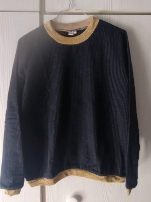 Wool sweater handmade like new with golden details size M