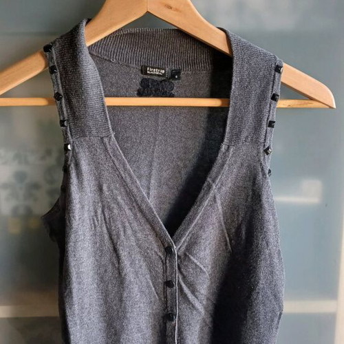 Knitted vest like new, grey with studs