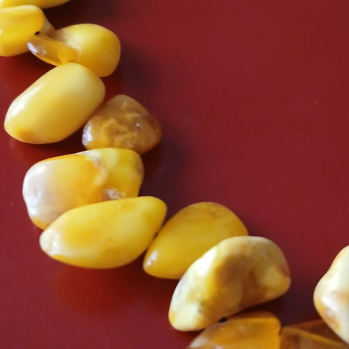 Necklace with natural amber, 42 cm length, like new