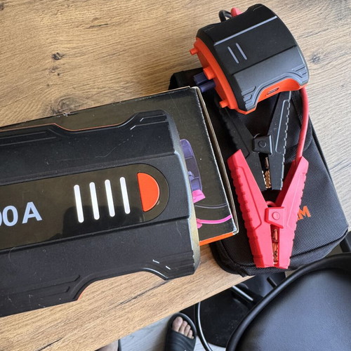 Osram BatteryJumpstart 1000A lithium jump starter like new