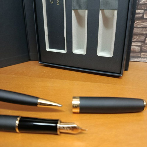 Parker Set Pen and Pen New Black Matte with Gold Details