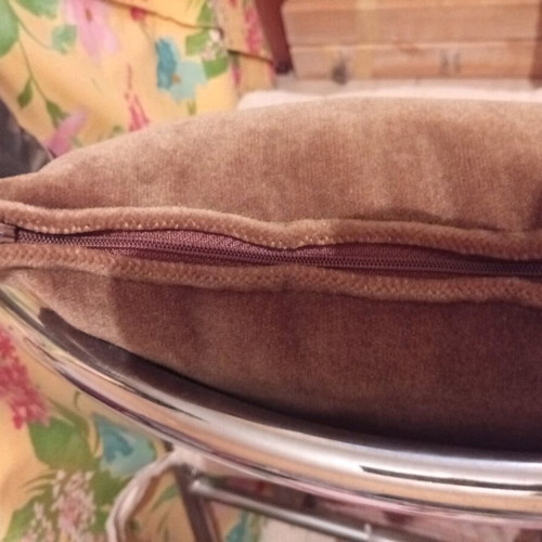 Velvet brown pillow used with zipper good quality