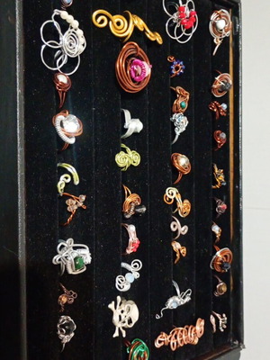 Handmade jewelry collection of 86 pieces, new, aluminum, copper, leatherette