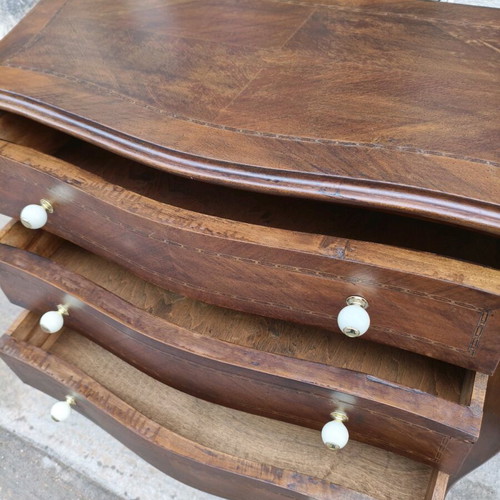 Marketeri Chest of Drawers like new with porcelain knobs