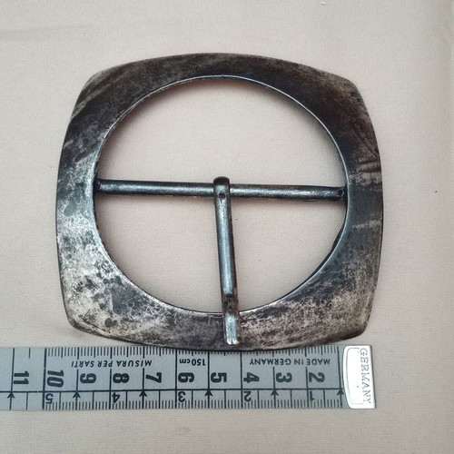Vintage metal belt buckle like new, adjustable, black
